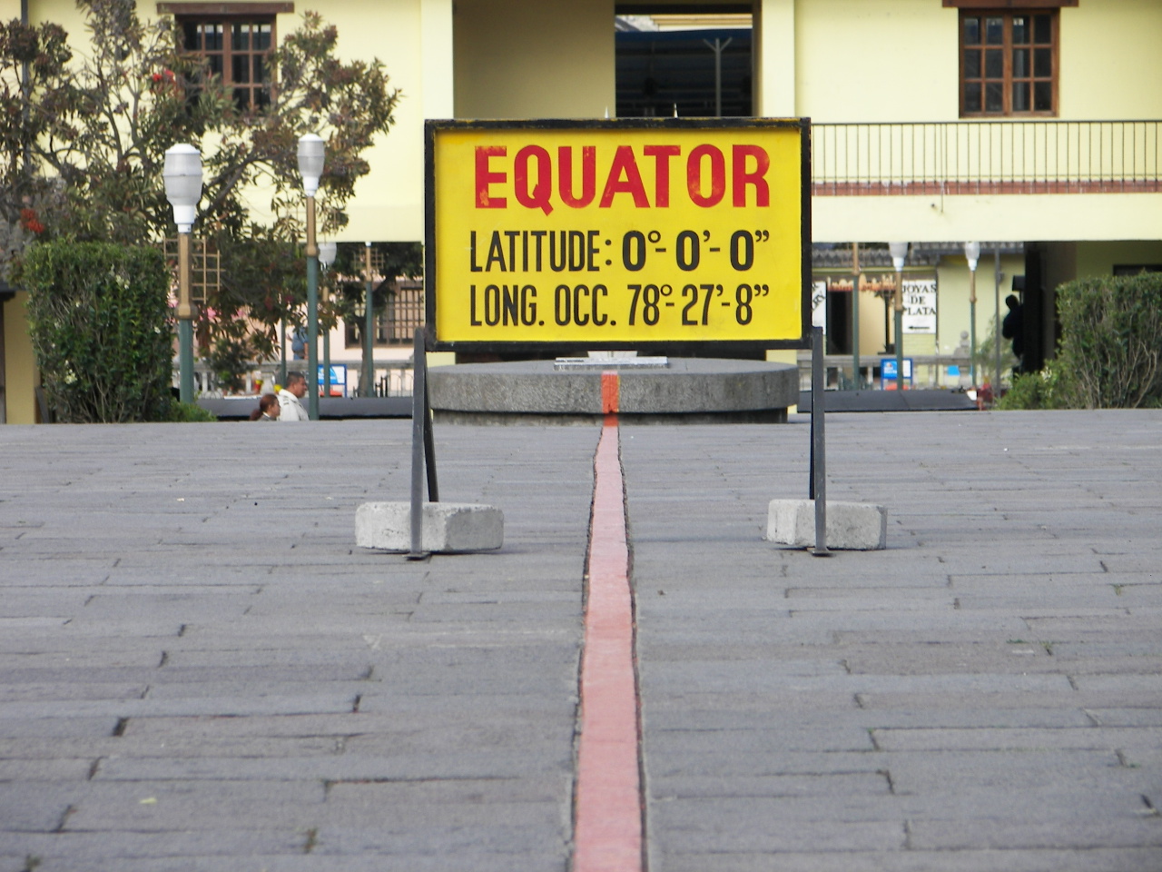 mitad-del-mundo-foto-wikipedia