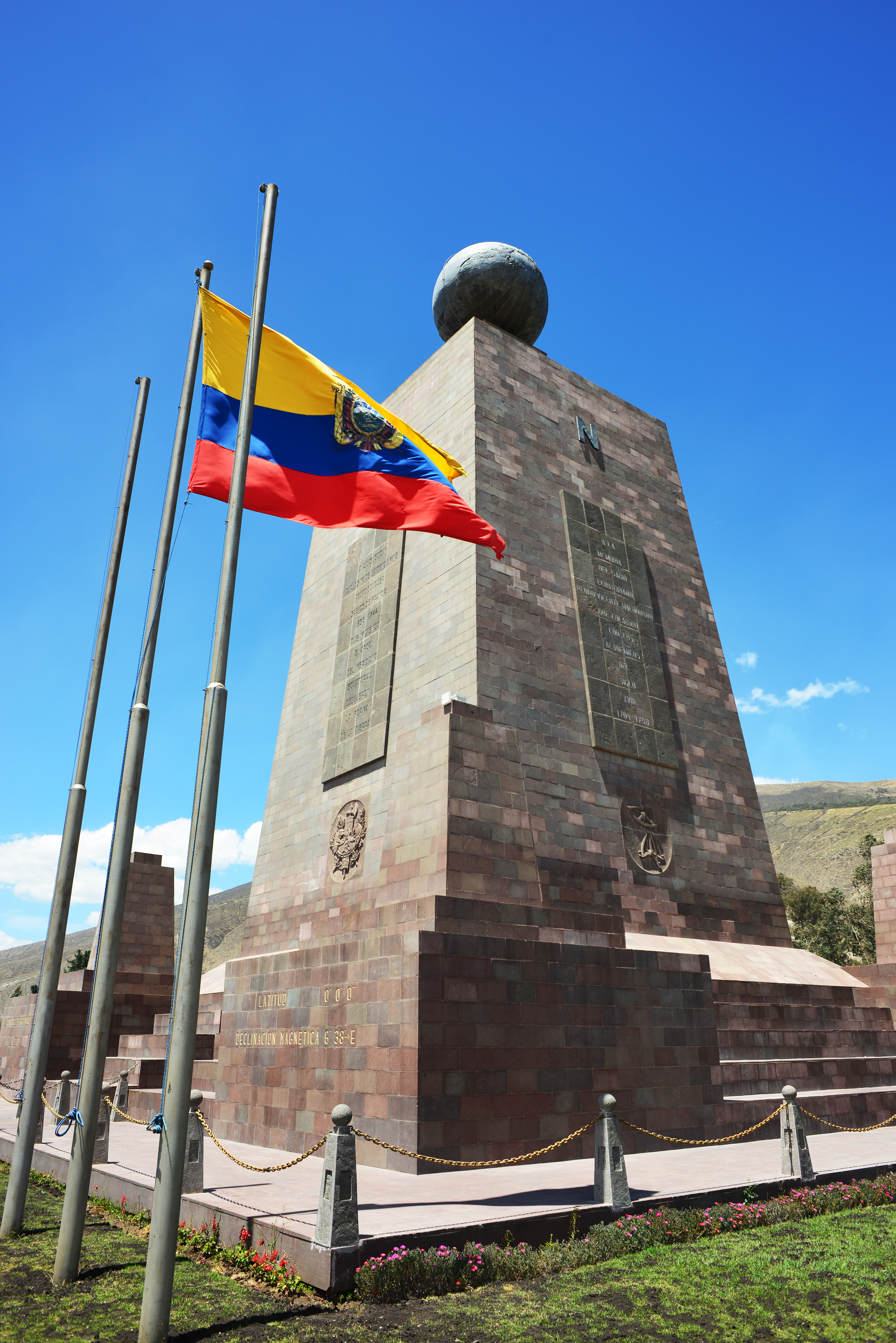 mitad-del-mundo1-foto-wikipedia