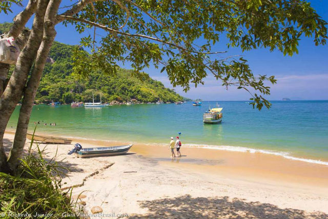 Com seus 70 quilômetros de extensão a cidade oferece incontáveis opções de praia e de ilhas Folha Vitória.jpg