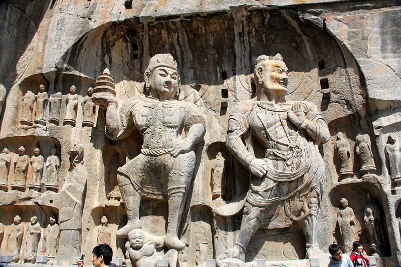 O complexo das Grutas de Longmen possui mais de 100 mil estátuas de budas feitas à mão em rochas de calcário. Foto Ana Paula Hirama Wikipedia